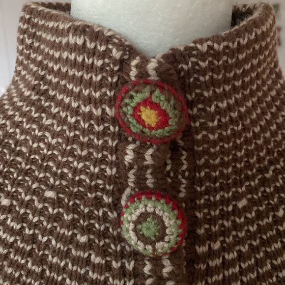 statement piece wearable art mini cape crochet w buttons - Picture 4 of 11